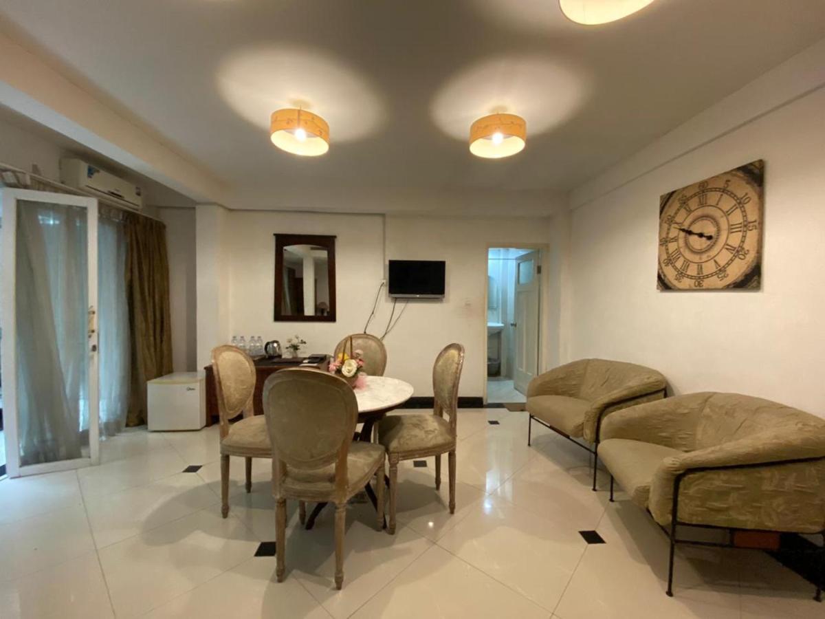 La Nostalgie Boutique Guest House Bandung Exterior foto